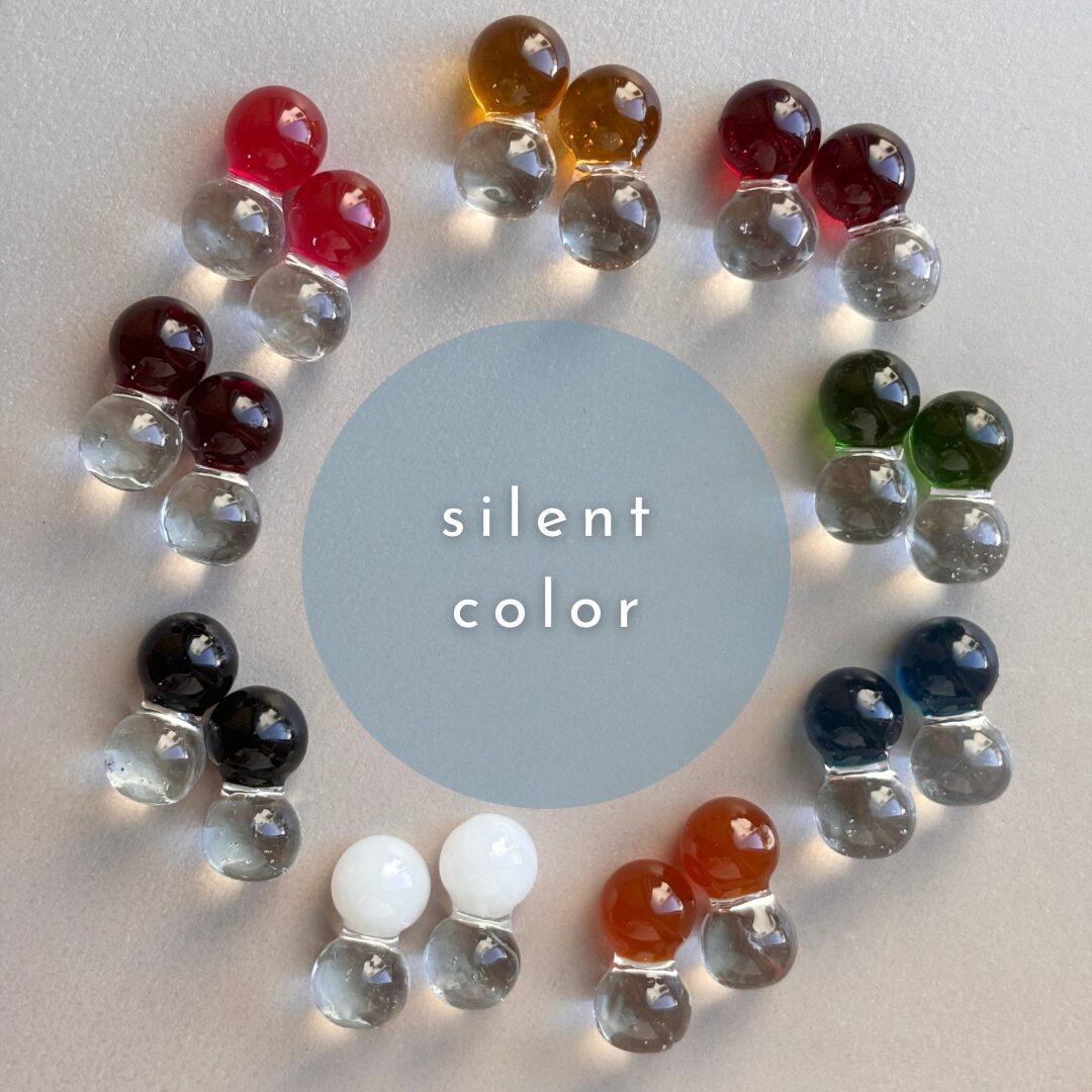 silent color｜スノーマンモチーフ メンカラ×クリア 球体ピアス／イヤリング（9色展開）／クリアアクセサリー