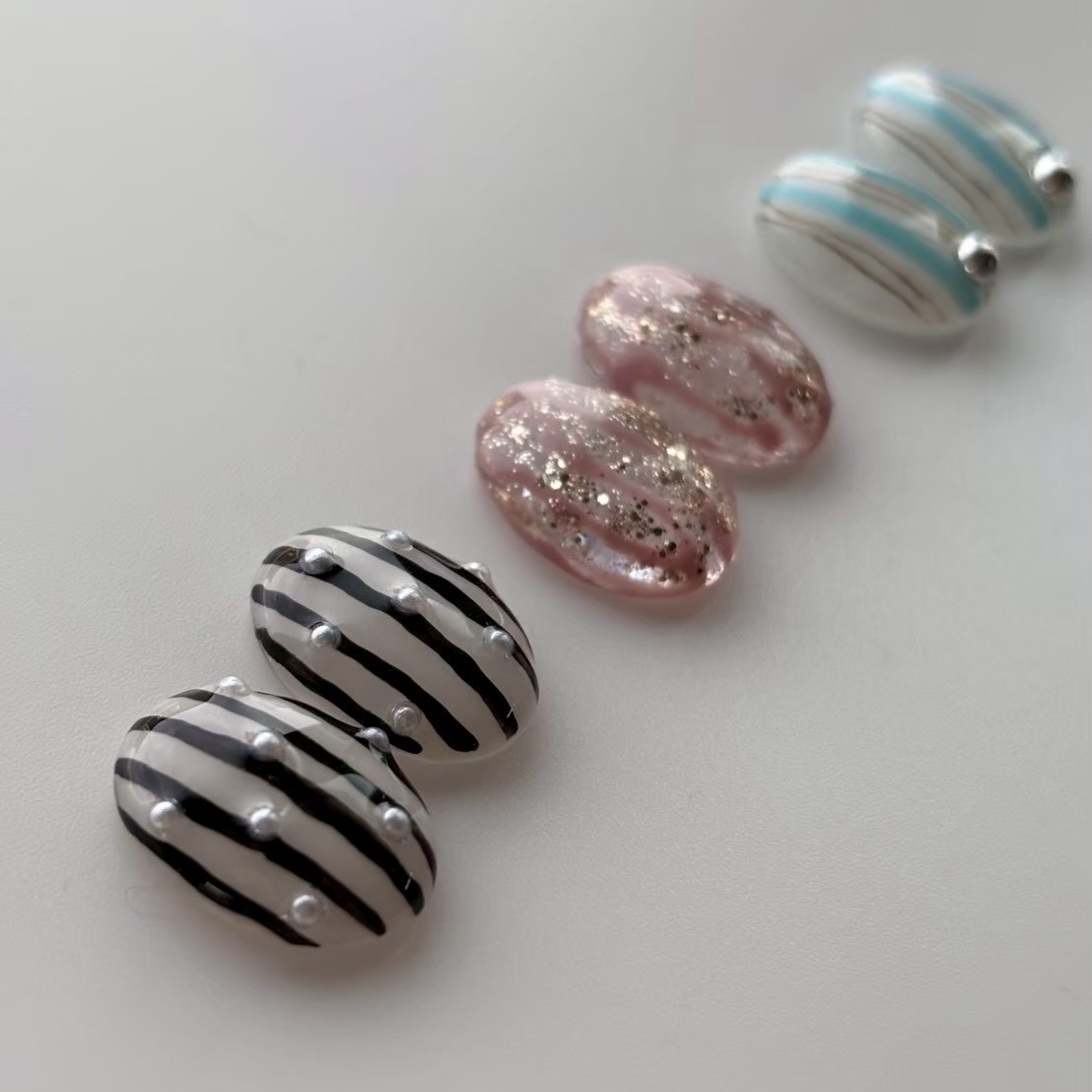 Stripe|ストライプピアス 小ぶり レジン シンプル 個性的 サージカルステンレス|choucollet. - 画像 (3)