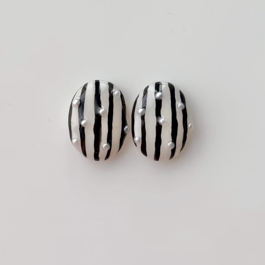 Stripe|ストライプピアス 小ぶり レジン シンプル 個性的 サージカルステンレス|choucollet. - 画像 (5)